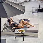 Paolas Τown Boutique Hotel